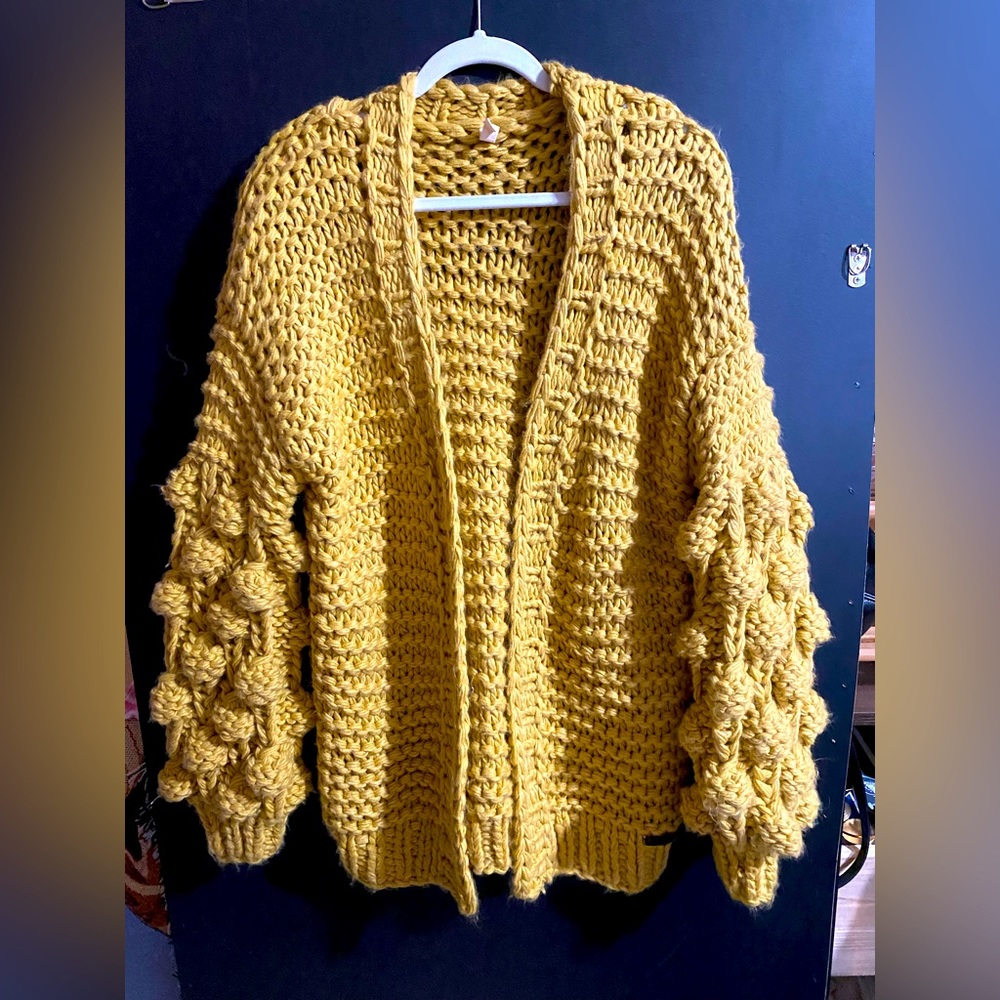 Wishlist puff sleeve sweater SMALL
